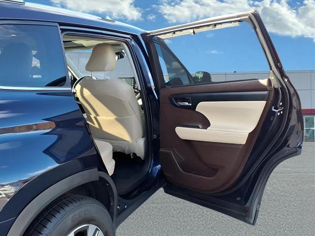 used 2022 Toyota Highlander car, priced at $28,500