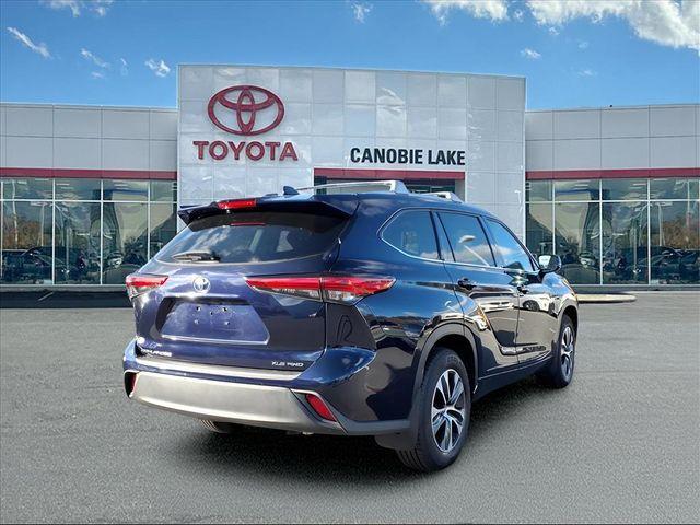 used 2022 Toyota Highlander car, priced at $28,500