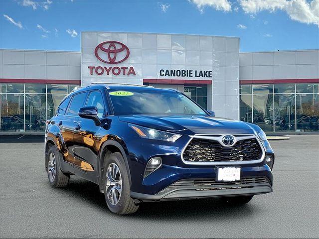 used 2022 Toyota Highlander car, priced at $28,500