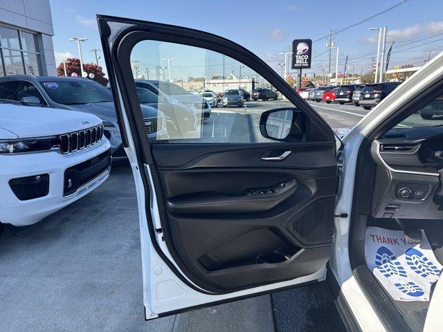 used 2023 Jeep Grand Cherokee car, priced at $27,644