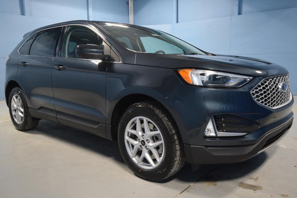 new 2024 Ford Edge car, priced at $43,201