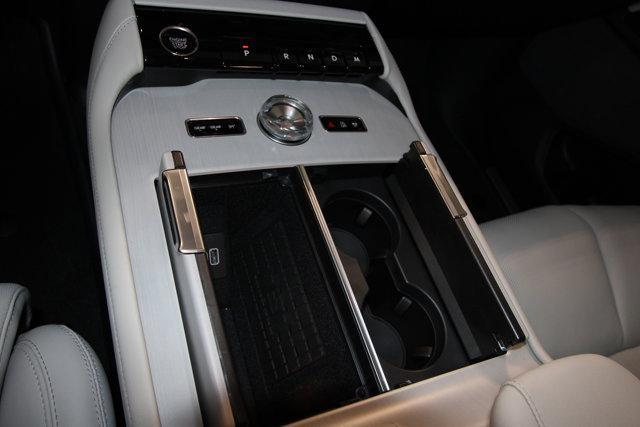 new 2025 Lincoln Navigator car, priced at $109,300