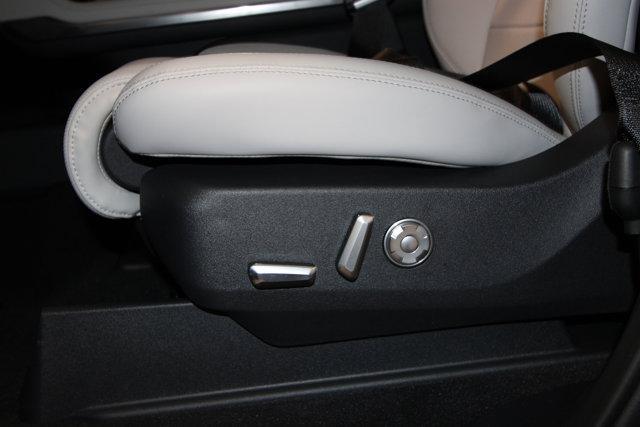 new 2025 Lincoln Navigator car, priced at $109,300
