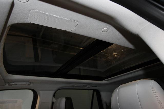 new 2025 Lincoln Navigator car, priced at $109,300