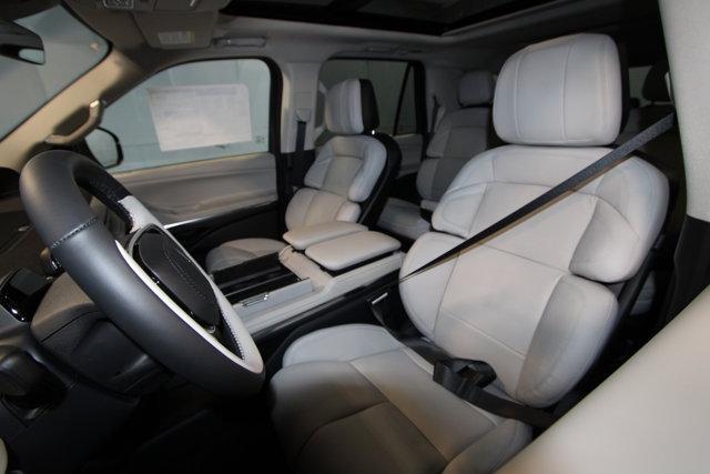 new 2025 Lincoln Navigator car, priced at $109,300