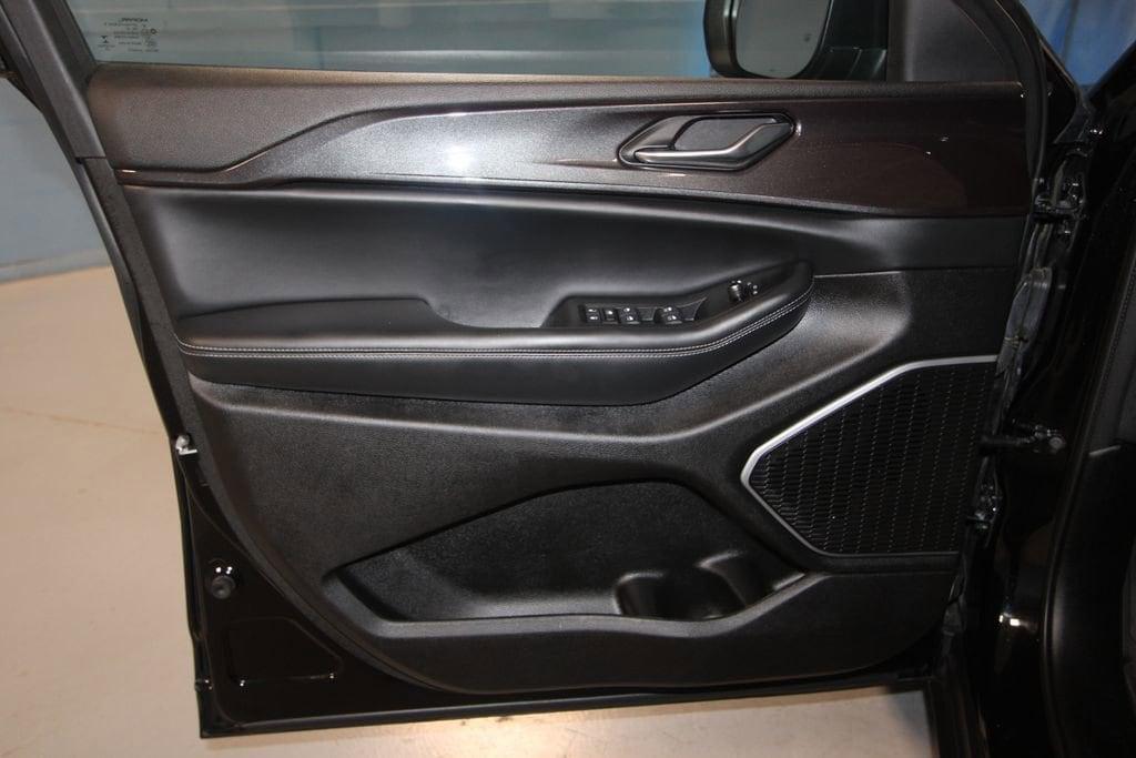 used 2022 Jeep Grand Cherokee car, priced at $32,991