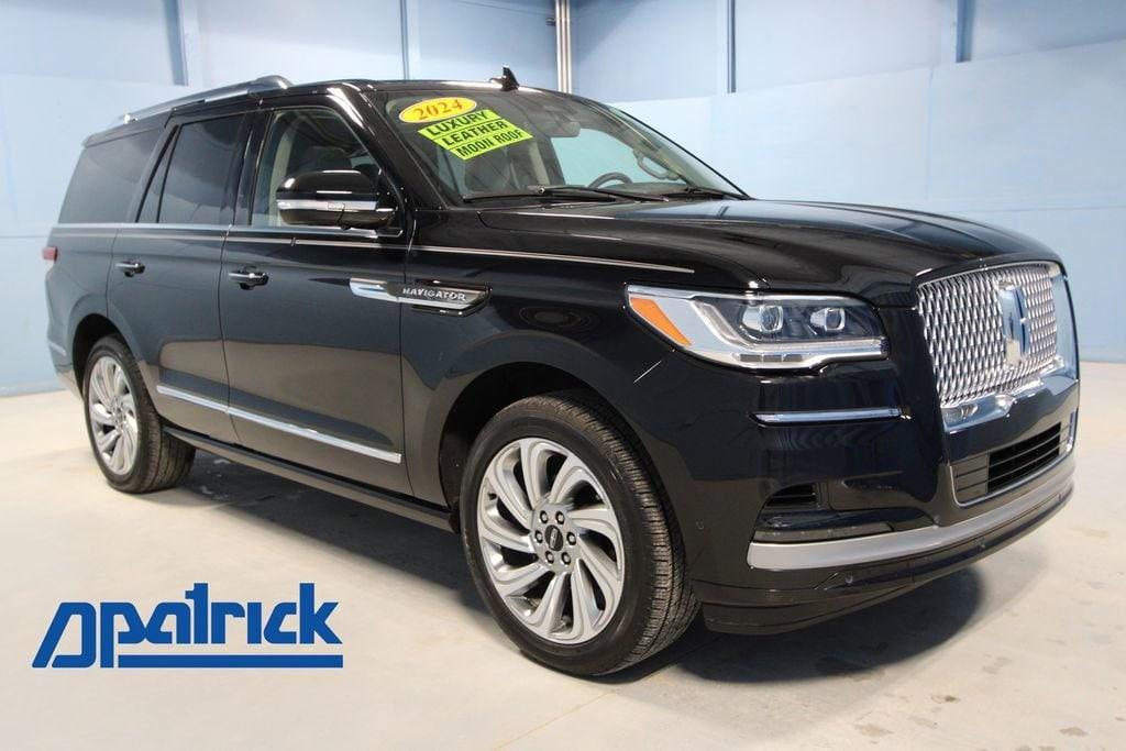 used 2024 Lincoln Navigator car, priced at $79,991