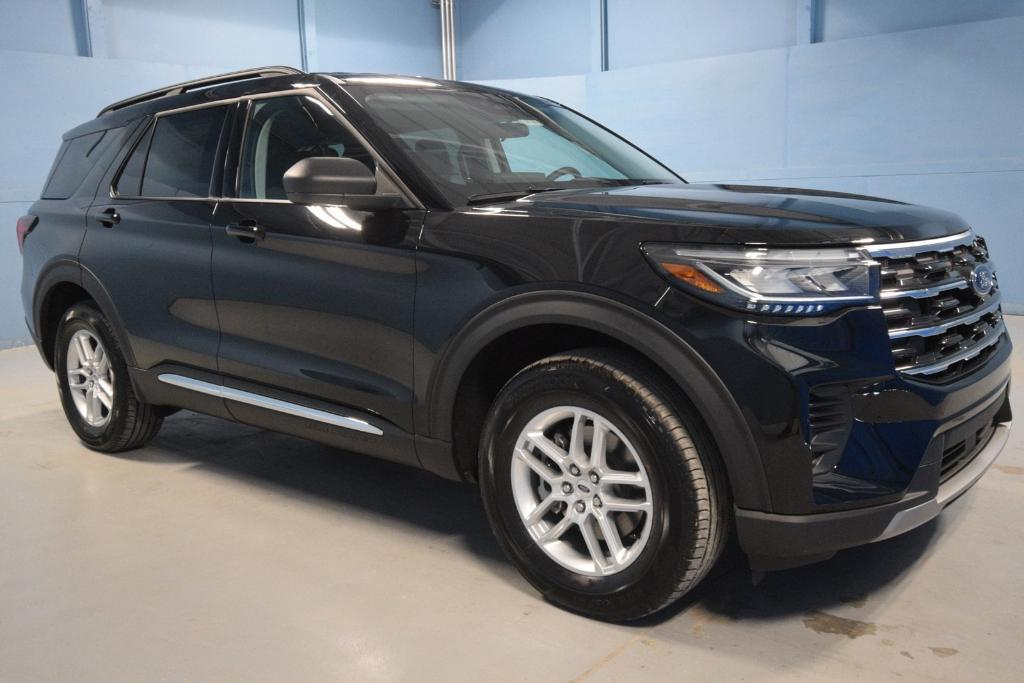 new 2025 Ford Explorer car, priced at $42,350