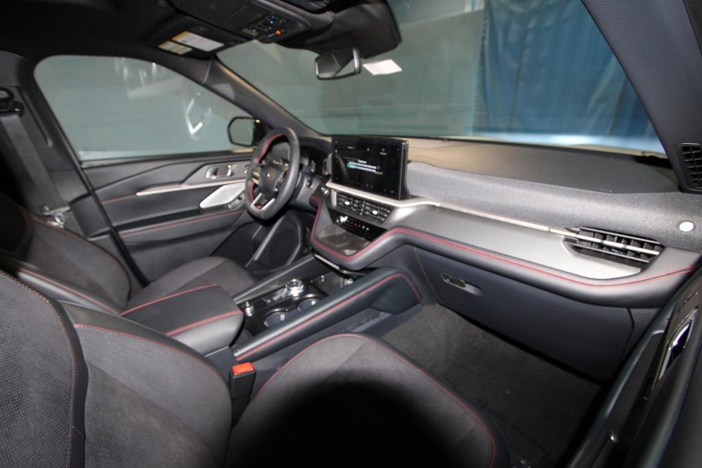 new 2025 Ford Explorer car, priced at $59,782