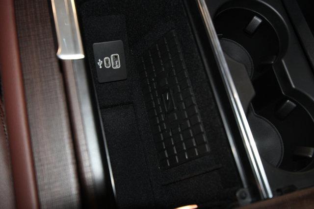 new 2025 Lincoln Navigator car, priced at $103,265