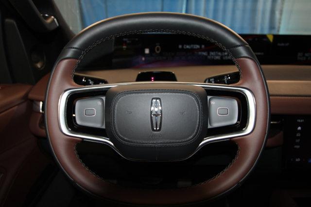 new 2025 Lincoln Navigator car, priced at $103,265