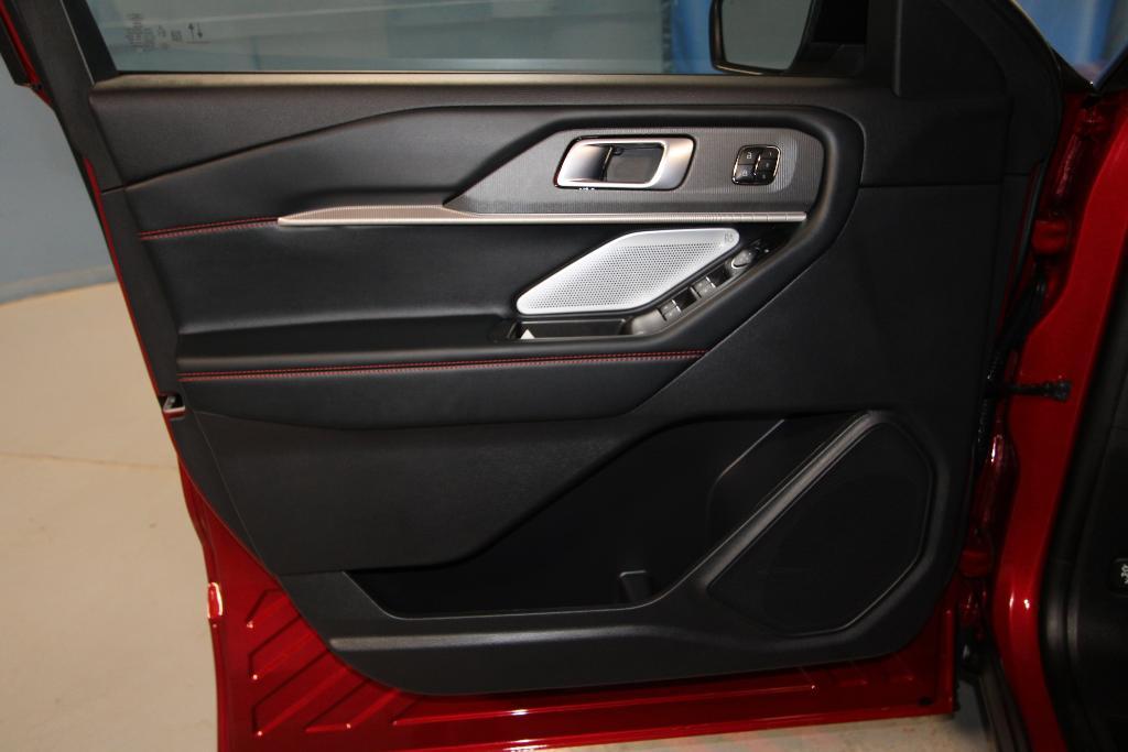 new 2025 Ford Explorer car, priced at $57,318