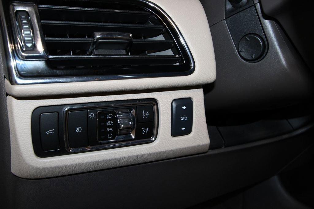 used 2024 Lincoln Navigator car, priced at $89,991