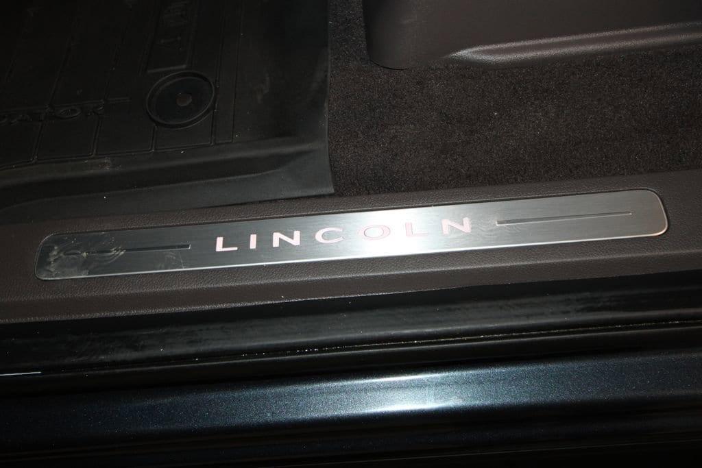 used 2024 Lincoln Navigator car, priced at $89,991