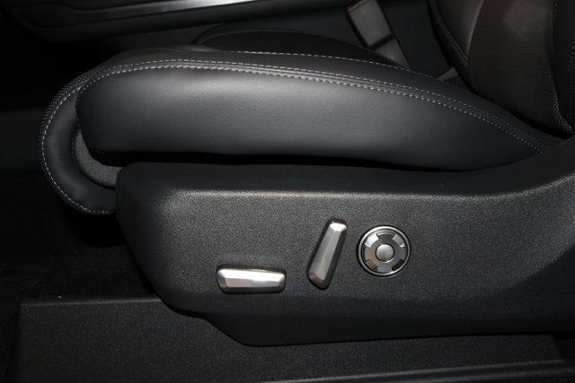 new 2025 Lincoln Navigator car, priced at $102,940