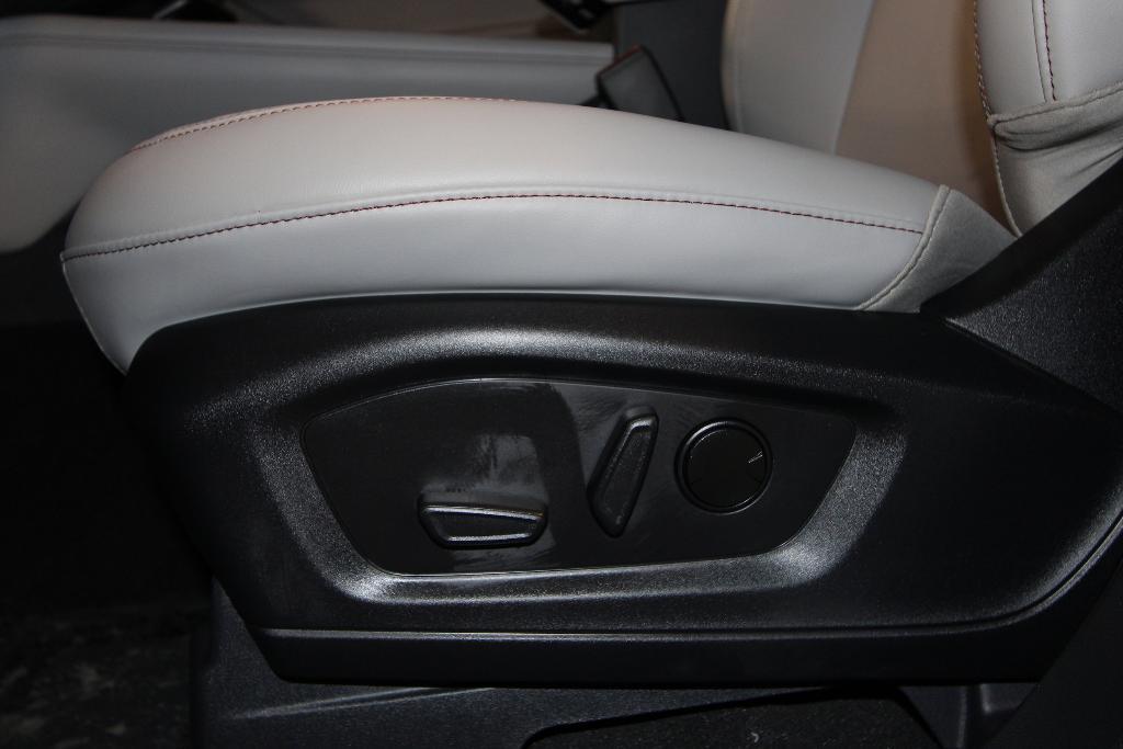 new 2025 Ford Explorer car, priced at $46,714