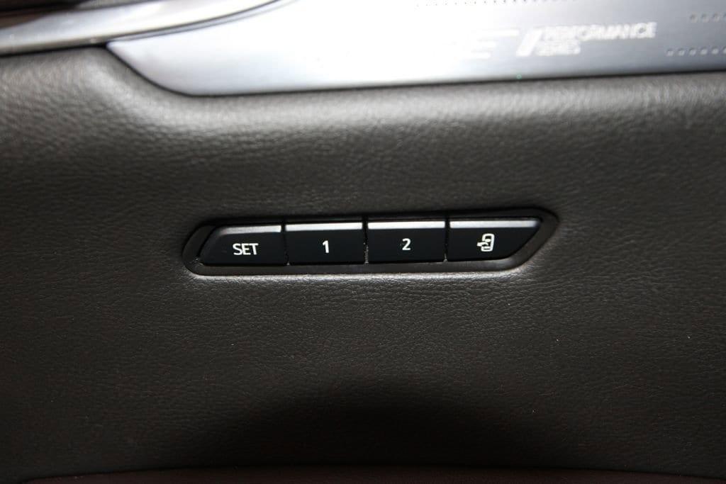 used 2024 Cadillac XT6 car, priced at $47,991