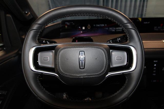 new 2025 Lincoln Navigator car, priced at $105,805
