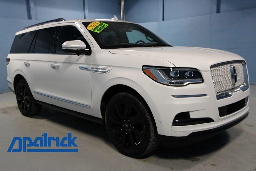 used 2024 Lincoln Navigator car, priced at $89,991