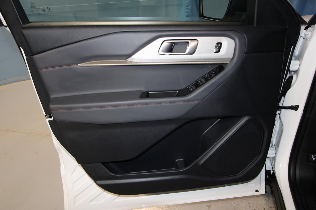 new 2025 Ford Explorer car, priced at $41,594