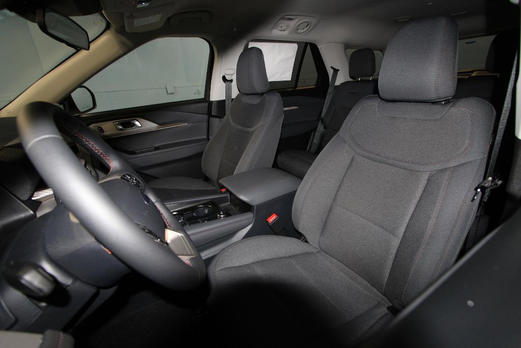 new 2025 Ford Explorer car, priced at $41,594