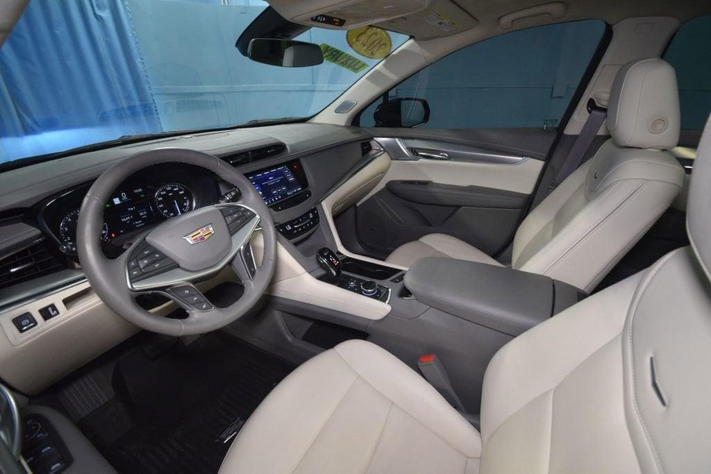 used 2023 Cadillac XT5 car, priced at $37,021