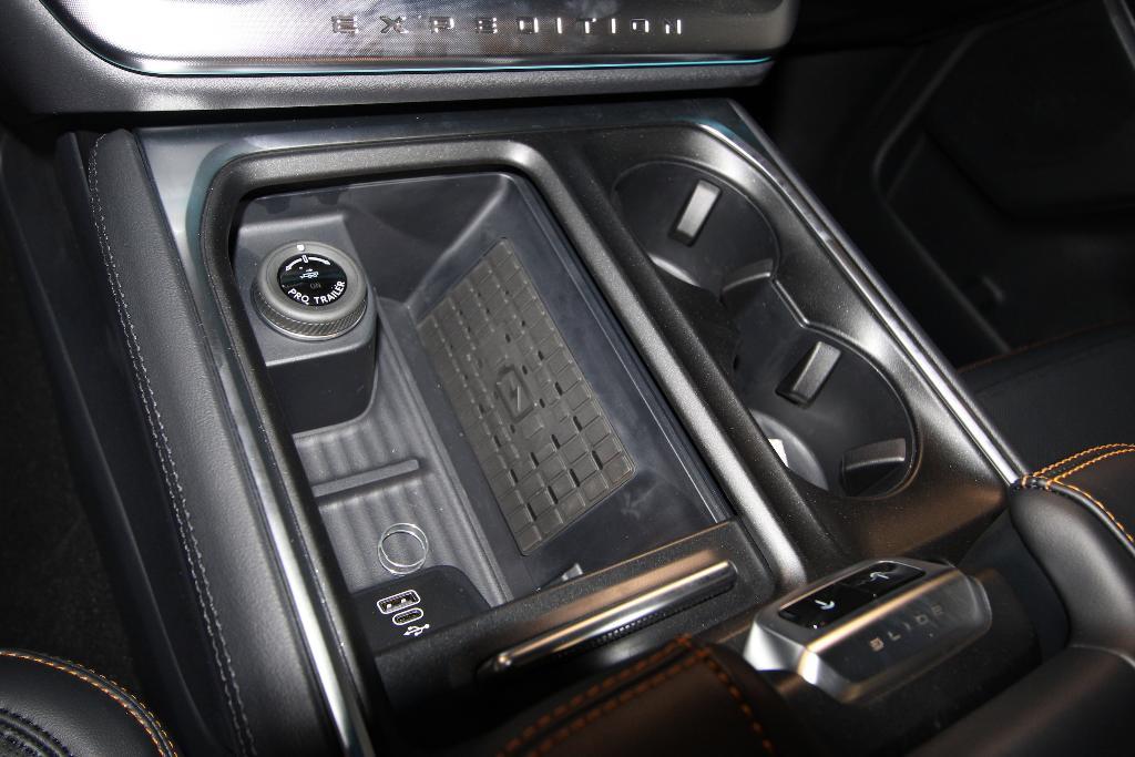 new 2025 Ford Expedition car, priced at $80,817