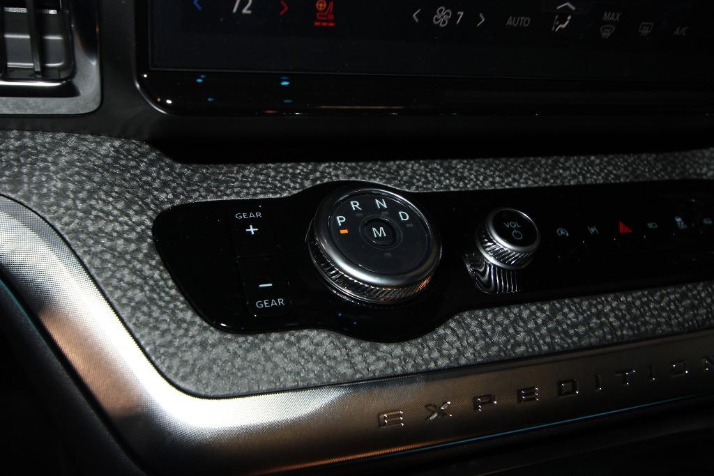 new 2025 Ford Expedition car, priced at $80,817