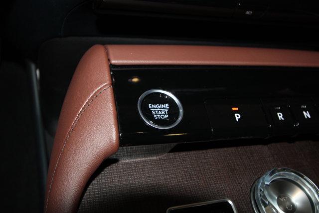 new 2025 Lincoln Navigator car, priced at $101,990