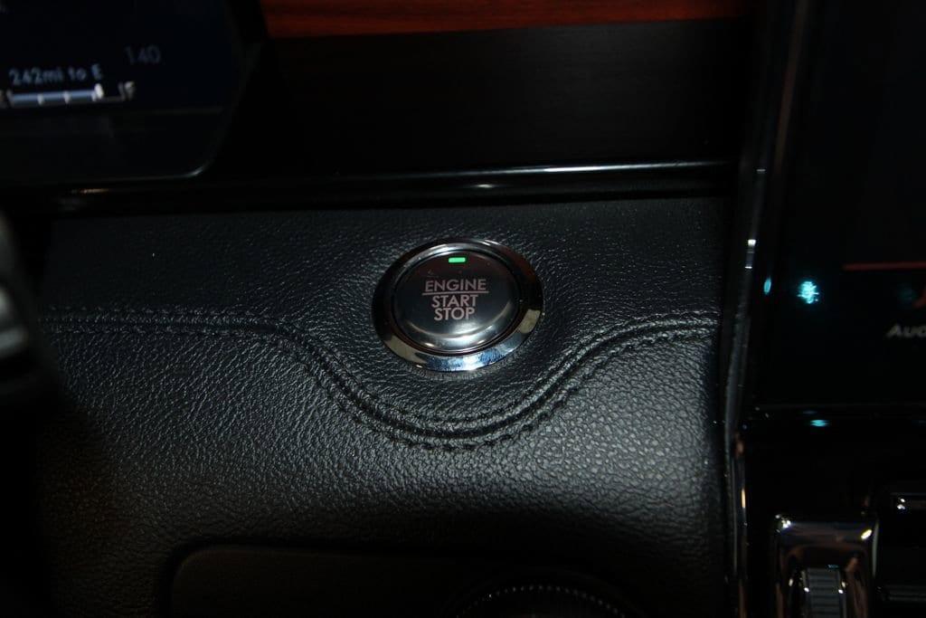 used 2024 Lincoln Navigator car, priced at $89,991