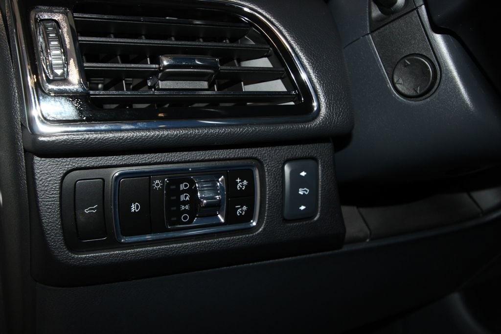 used 2024 Lincoln Navigator car, priced at $89,991