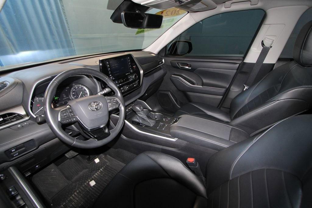 used 2021 Toyota Highlander car, priced at $29,105