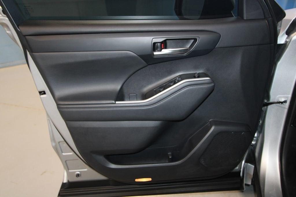 used 2021 Toyota Highlander car, priced at $29,105