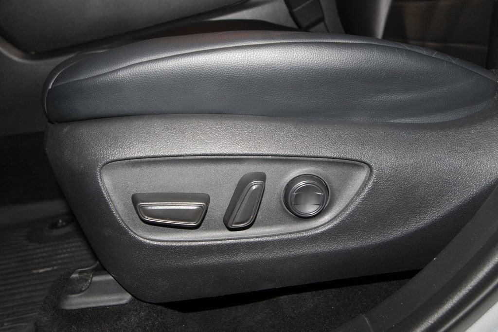 used 2021 Toyota Highlander car, priced at $29,105