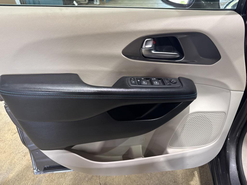 used 2021 Chrysler Pacifica car, priced at $15,966