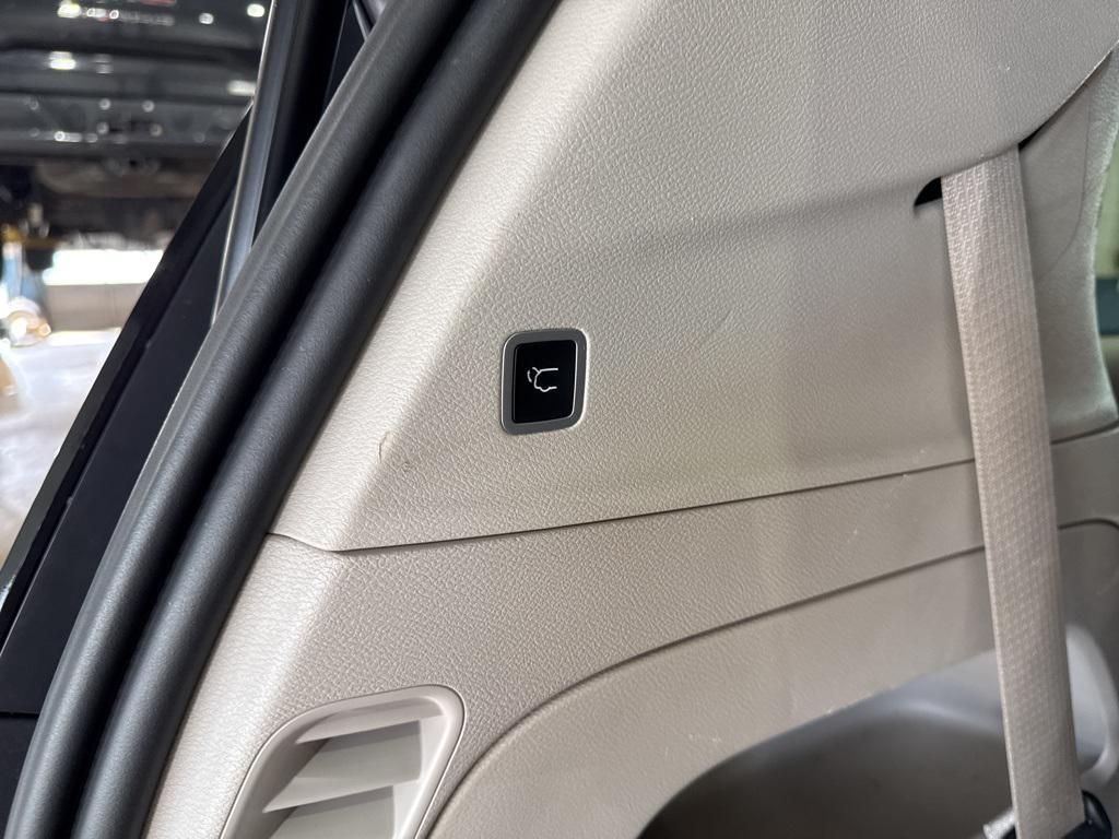 used 2021 Chrysler Pacifica car, priced at $15,966