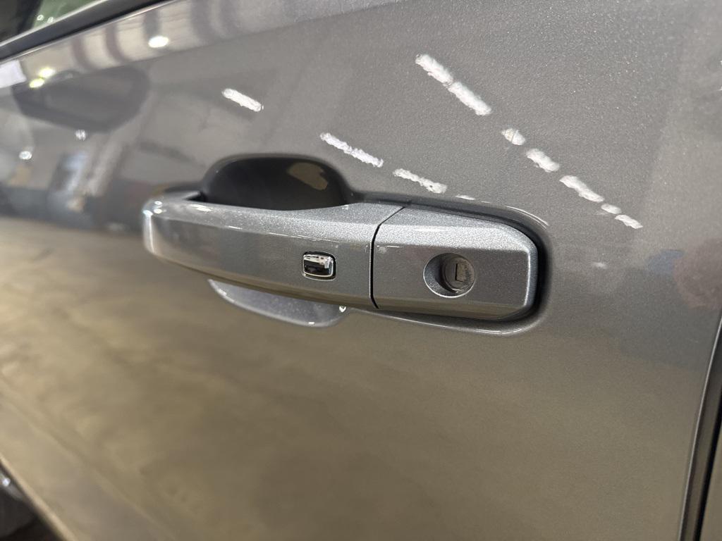 new 2025 Chevrolet Colorado car, priced at $43,935