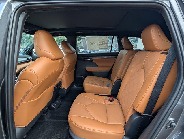 new 2025 Toyota Highlander car, priced at $55,517