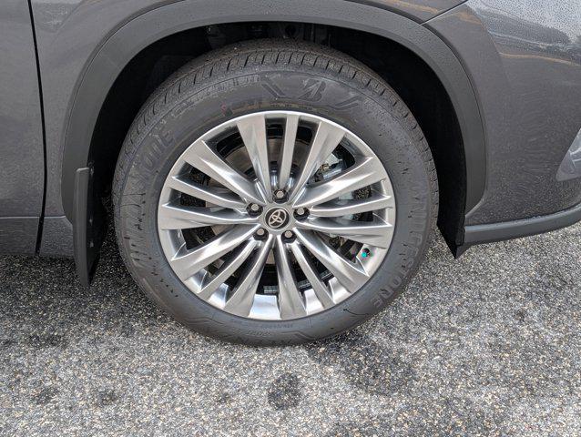 new 2025 Toyota Highlander car, priced at $55,517