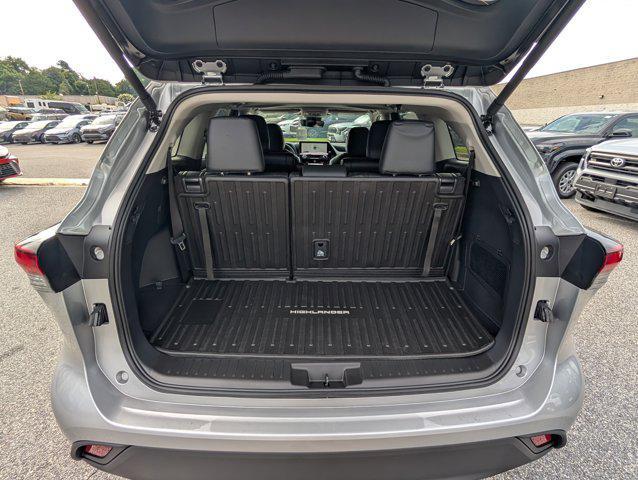 new 2025 Toyota Highlander car, priced at $48,278