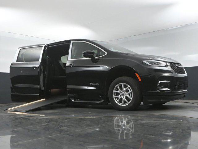 used 2025 Chrysler Pacifica car, priced at $91,149