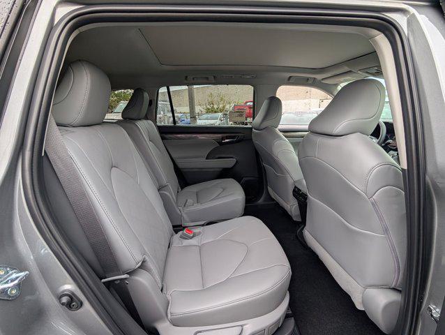new 2025 Toyota Highlander Hybrid car, priced at $57,777