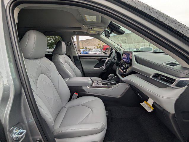 new 2025 Toyota Highlander Hybrid car, priced at $57,777