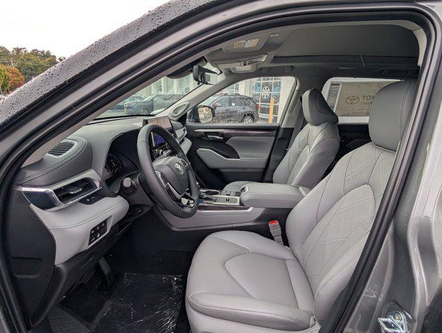 new 2025 Toyota Highlander Hybrid car, priced at $57,777