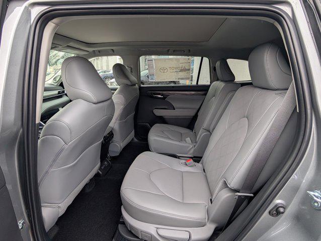 new 2025 Toyota Highlander Hybrid car, priced at $57,777