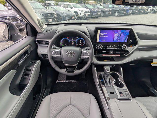 new 2025 Toyota Highlander Hybrid car, priced at $57,777