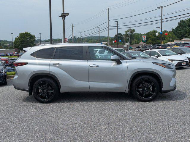 used 2024 Toyota Highlander car, priced at $40,977