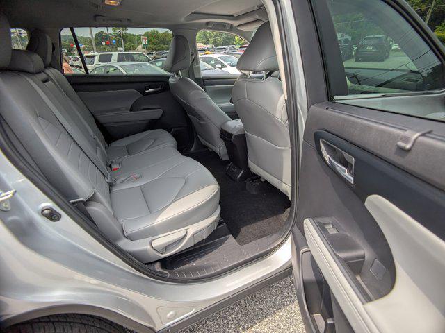 used 2024 Toyota Highlander car, priced at $40,977