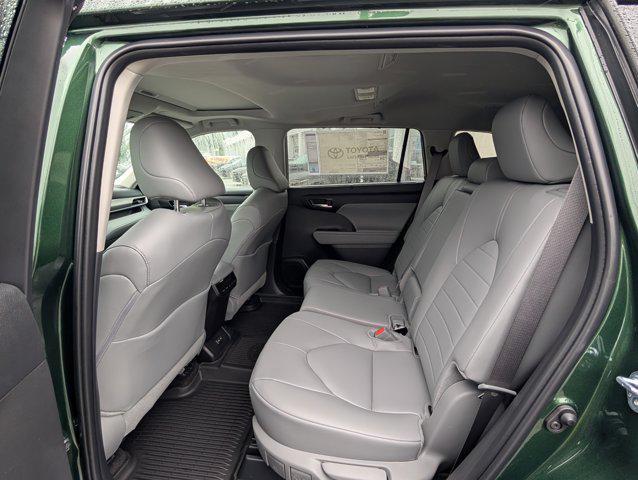 new 2025 Toyota Highlander car, priced at $50,051