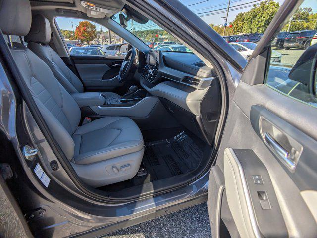used 2020 Toyota Highlander car, priced at $29,777